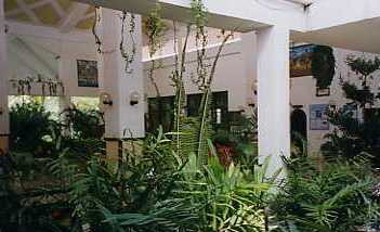 Kenya02_0304_DSR_Eingangshalle3